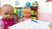 ¡EXAMEN EN EL COLE! Bebé Lucía se copia de los Nenucos Los mejores juguetes de Youtube Mundo Juguete