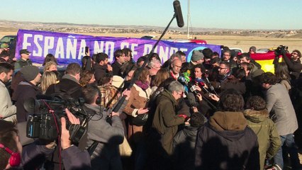 Catalogne: les indépendantistes font campagne devant une prison