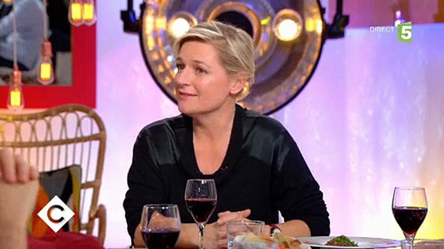Le plat préparé par le Chef de C à vous n'inspire pas vraiment Anne-Elisabeth Lemoine - Regardez
