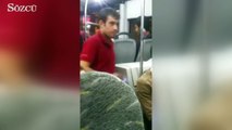 Otobüste yanık sesiyle türkü söyleyen amca hem yolcuları hem sosyal medyayı mest etti!
