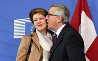 AB Komisyonu Başkanı Juncker'in Öpücükleri Gündeme Oturdu