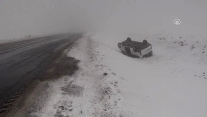 Yolcu Minibüsü Şarampole Devrildi: 8 Yaralı - Kars