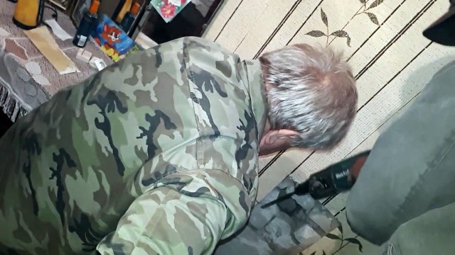 Sauvetage d'un chat... coincé dans un mur !