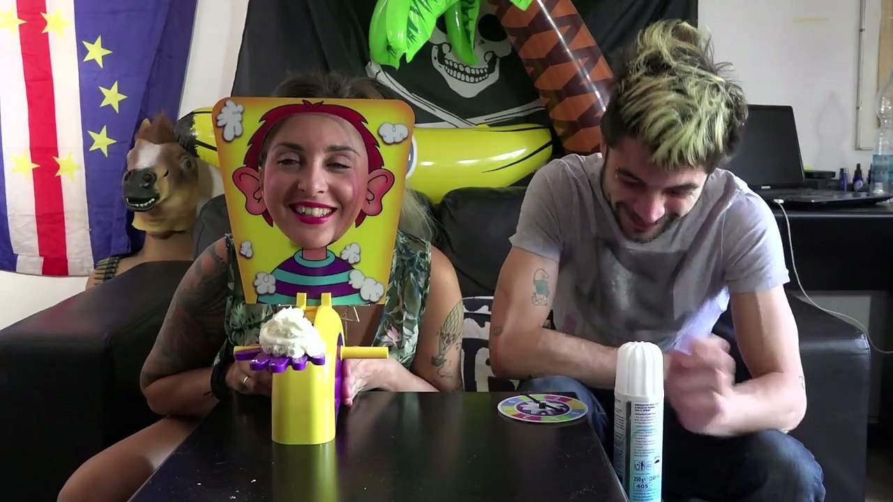 PIE FACE ROULETTE CHALLENGE - SCHERZI DI COPPIA