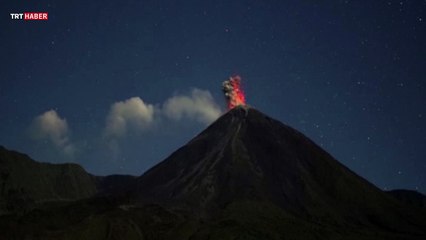 'Reventador Yanardağı' tekrar faaliyete geçti