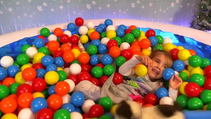 The Winter Ball Pit Show for learning colors children's educational video