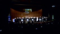 Duayen Sanatçı Bedia Akarktürk'e Konserde Kabak Sürprizi