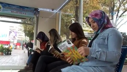 Otobüs Durakları Kütüphane Oldu