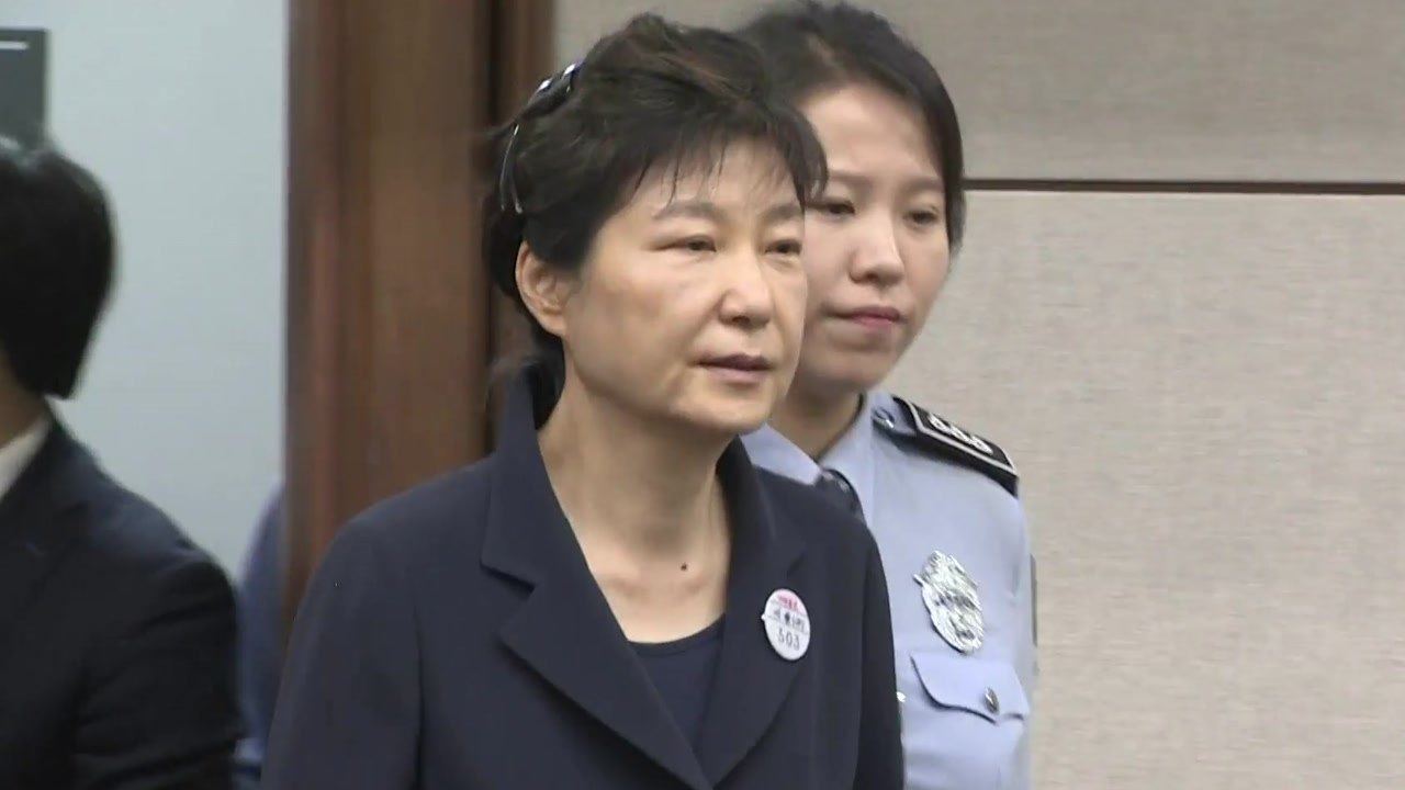 검찰, '국정원 자금 상납' 의혹 박근혜 前 대통령 모레 소환 통보 / YTN