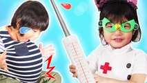 Babies playing Doctor toys Family Fun Pretend Play Kids Song Nursery Rhymes for Children お医者さんごっこ