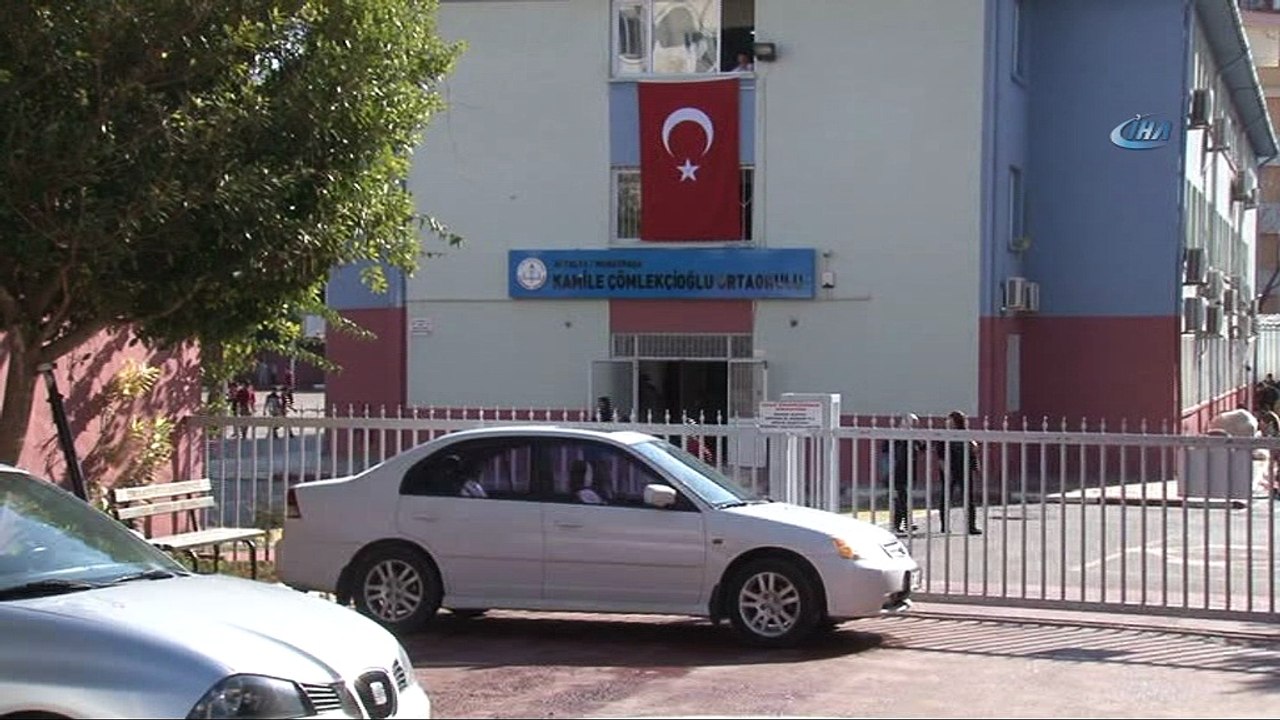 Oğlu okuldan uzaklaştırılan veli, tebligat için çağrıldığı okula belinde silahla geldi