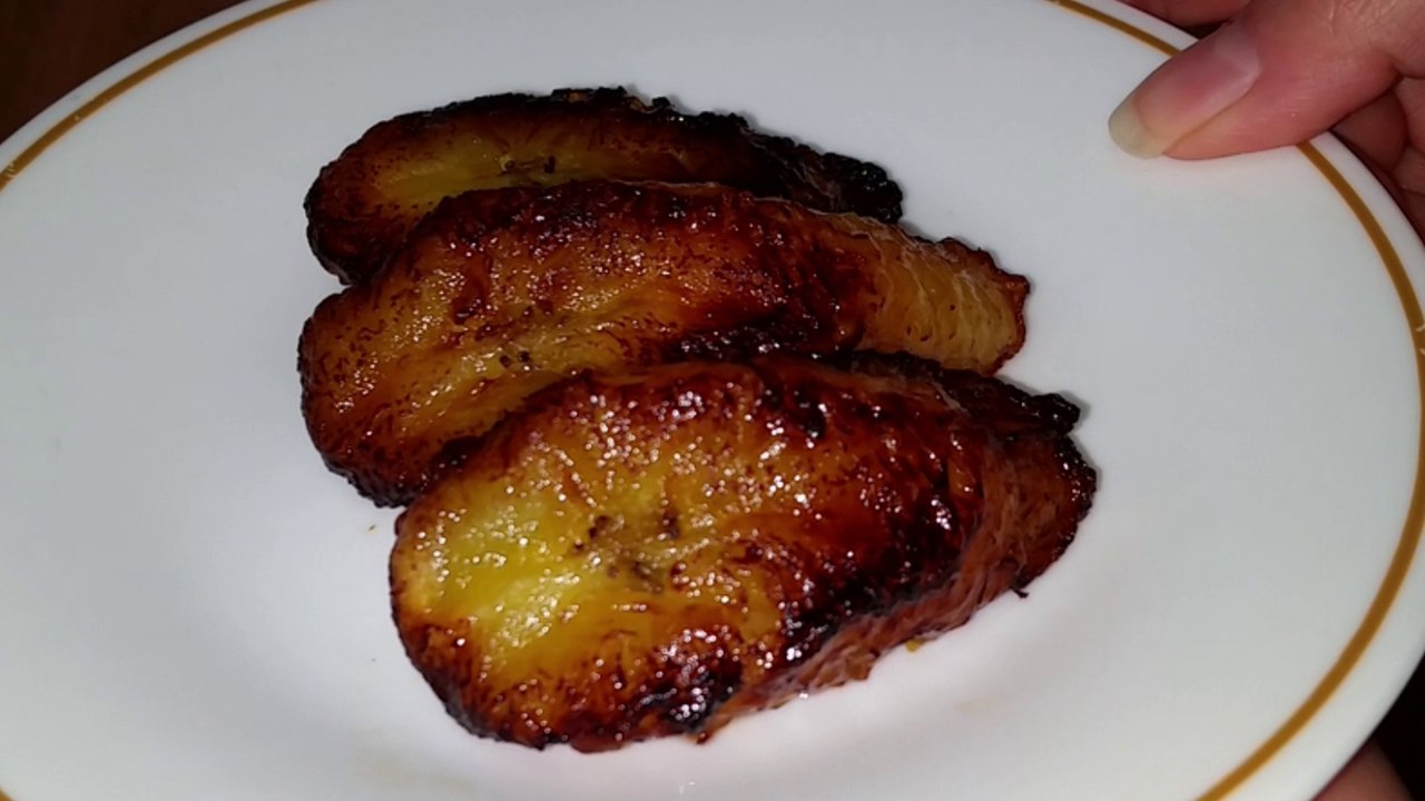 How to make Platanos Maduros (Fried Sweet Plantains)
