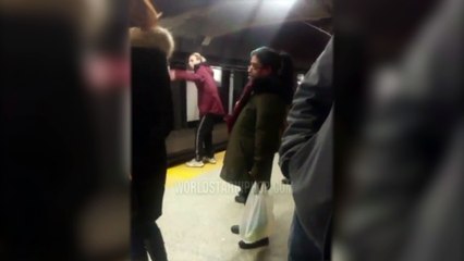 En faisant l’idiot, il se prend un métro en plein visage