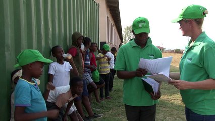 الكلاب سلاح لإخراج الأطفال من آفة العنف في جنوب افريقيا