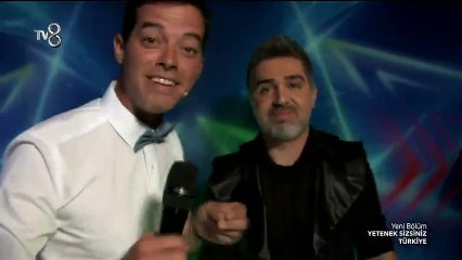 Burhan Öztoprak'ın ilginç balon gösterisi  - Yetenek Sizsiniz