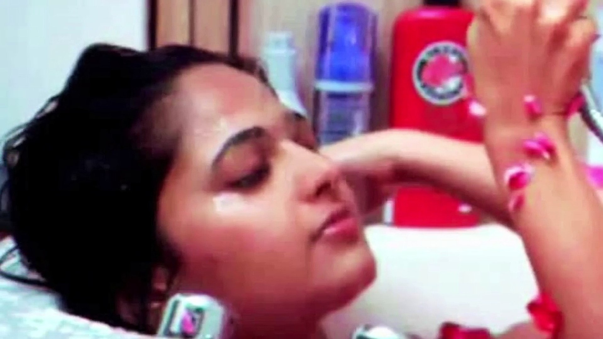 Anushka Shetty Bath Sex - Baahubali 2 Actress Anushka Shetty Look Alike Bathroom MMS Video Leaked  Goes Viral - video Dailymotion