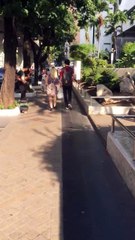 INSIDER THAILAND-Foreign tourists written in public places.
