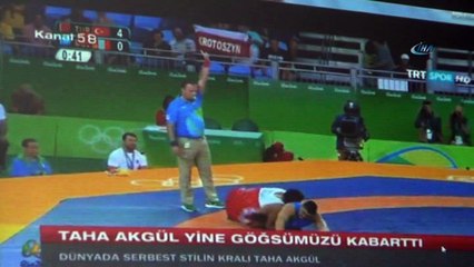 Milli Güreşçi Taha Akgül gençlerle bir araya geldi