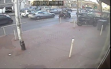 Une remorqueuse perd une voiture en pleine route à Montrouge