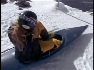 Juste un abruti qui fait du canoé sur une énorme pente