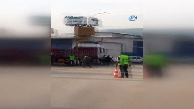 Bu da tel cambazı...Yüksek gerilim hattında çalışma yapan işçi yürekleri ağızlara getirdi