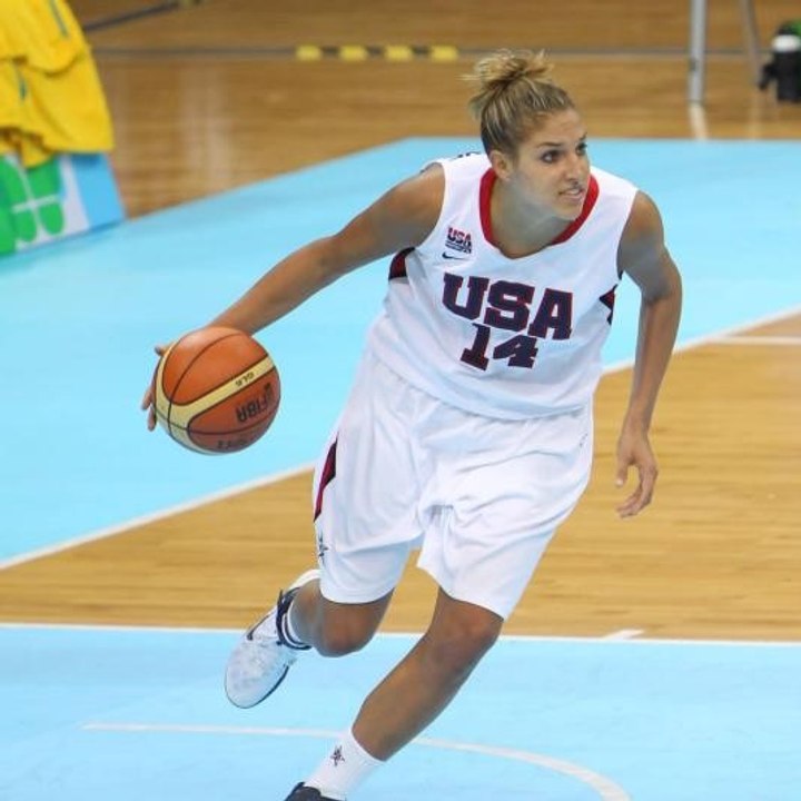 Elena DelleDonne Dunking after Sunday am training session .