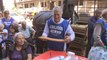 Jubilados argentinos brindan con pan y agua