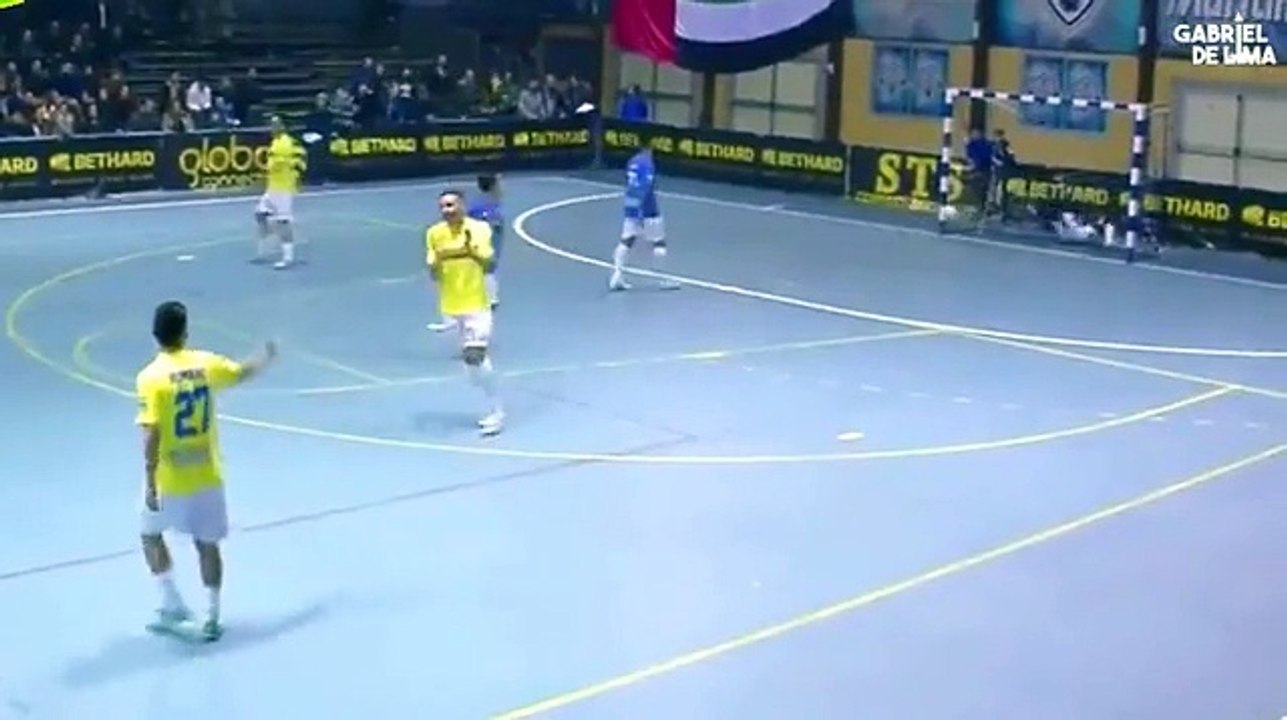 le joueur brésilien falcao mini foot