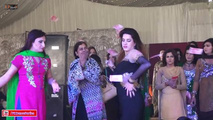 MEHAK KHAN PERFORMING WEDDING MUJRA PARTY 2017