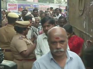 கூட்டம், கூட்டமாக வாக்குச்சாவடியில் குவியும் ஆர்.கே.நகர் மக்கள்..வீடியோ