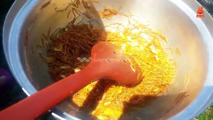 تمن شعرية اصفر مع دجاج عالفحم بالكركم ( من مطبخ ام عمار للأكلات العراقية )-aaw-SaZMbgo