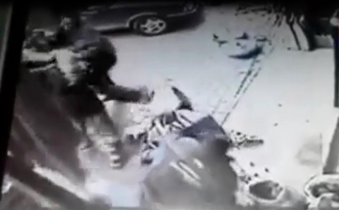 Antalya'da Öğrencisini Dövdüğü İddia Edilen Öğretmen Veliyi Darp Etti