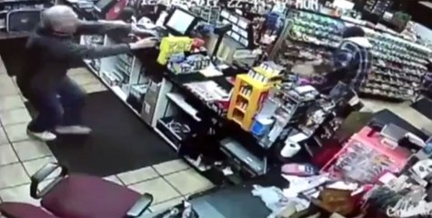 Bıçaklı Soyguncu Tabancayı Görünce Çark Etti