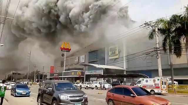 Filippine: incendio in un centro commerciale a Davao. Molti i dispersi