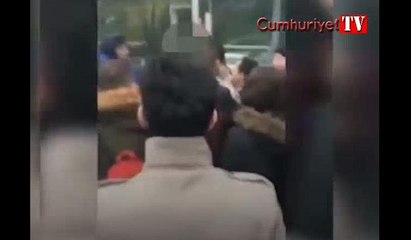 Metrobüs tacizcisine linç girişimi kamerada
