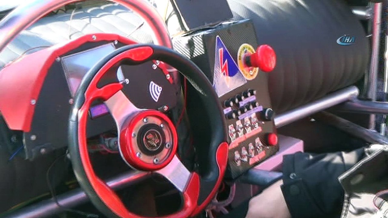 Öğrencilerin geliştirdiği elektrikli araba 5.5 TL'ye Niğde'den Ankara'ya gidiyor