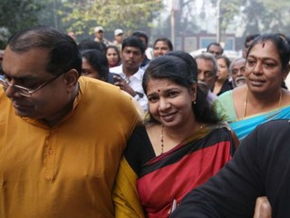 கருப்பு சிவப்பு உடையில் கலக்கிய கனிமொழி!- வீடியோ