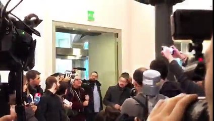 Domènech protagoniza una de las anécdotas de la jornada al olvidar su papeleta