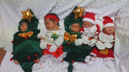 Un hospital de Tailandia viste a padres y sus recién nacidos de Papá Noel