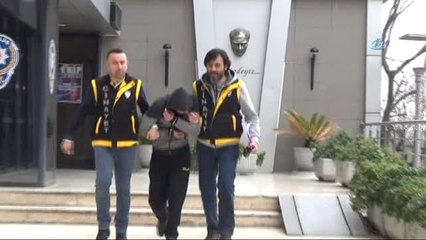 Yüksek Sesle Konuşan Arkadaşını 4 Yerinden Bıçakladı