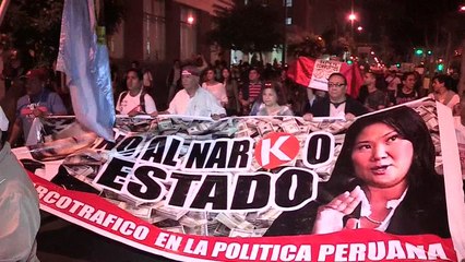 Télécharger la video: Peruanos marchan contra políticos al grito que se vayan todos los corruptos