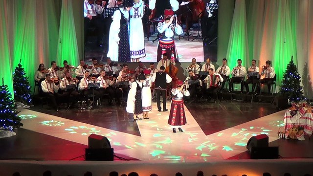 Antonela Butiu Ferche &Orc. Rapsodia Bihoreana ,dir. Liviu Butiu - Cand vin sarbatorile
