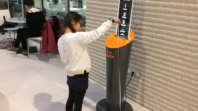 Un distributeur d'histoires courtes au Cyel