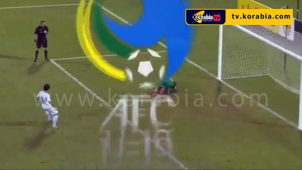 لاعب خط وسط ينقذ فريقه و يصد ركله جزاء بطريقة اعجازية