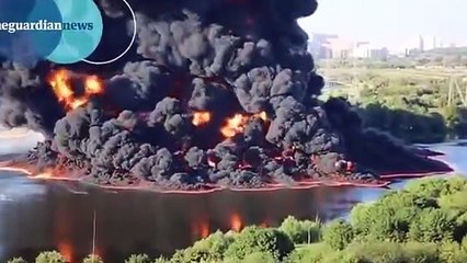 Fiume di Mosca prende fuoco dopo lo scoppio di un gasdotto