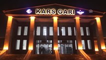 Doğu Ekspresi Yolcularına Kars'ta Karanfilli Karşılama