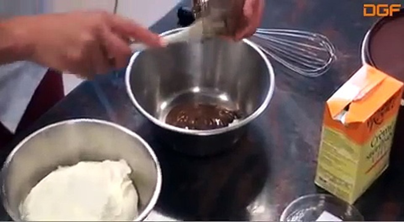 Réaliser une créme chantilly au praliné _cream with praline-cc3YM8ezH7A