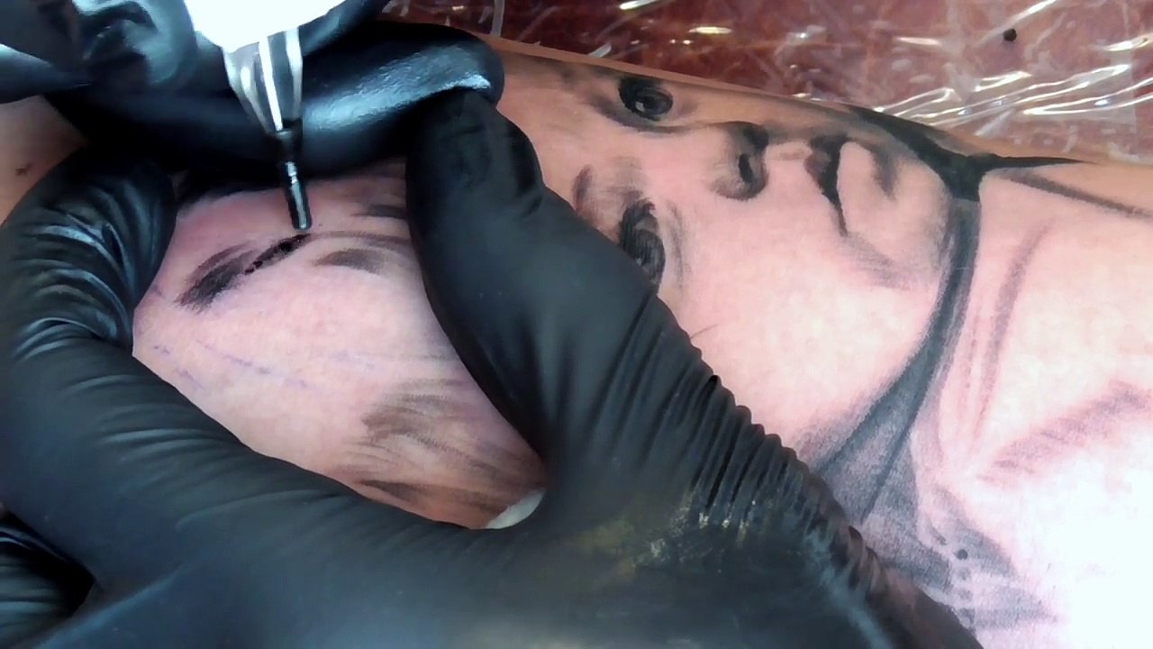 Black and grey #tattoo techniques shading - #portrait #REALISTIC - REAL TIME - How to make-KGnICt-jE0M