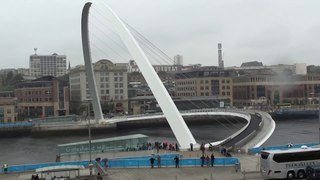 Tilting Millenium Bridge in Action Video Newcastle_Gateshead Quayside. - dailymotion