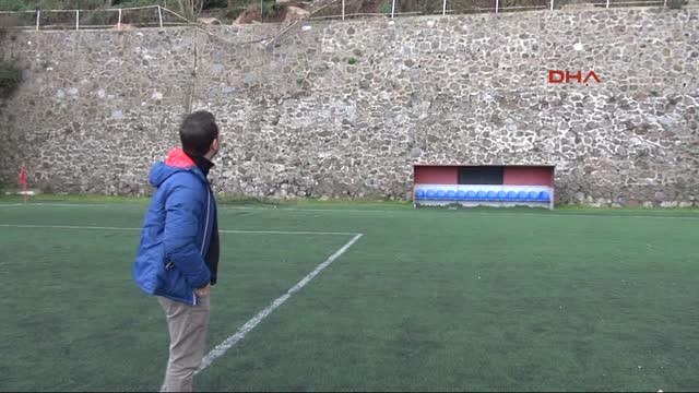 Trabzon'da Amatör Maç Sırasında Sahaya Kaya Düştü, Faciadan Dönüldü